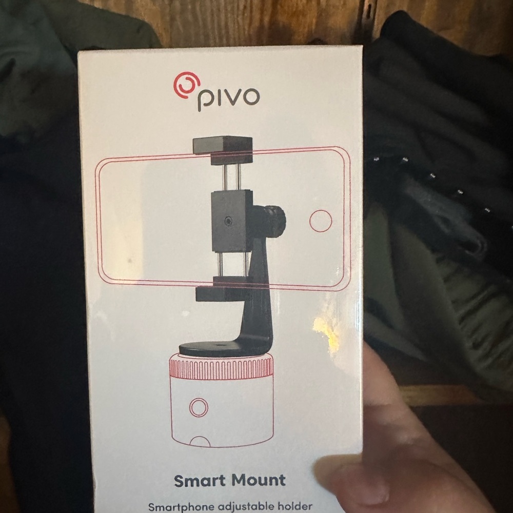 Pivo Pod Red with Remote - Fast Auto Tracking Phone Red - Picture 4 of 5
